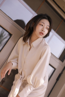 声声奶酥1V办公室